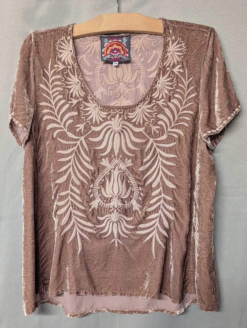 Johnny Was Was Saskia Embroidered Velvet Short Sleeve Top - Dusty Rose - Size XS